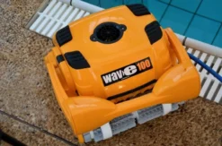 Dolphin Wave 100 Zwembadrobot 19 Dolphin Wave 100 Zwembadrobot -Zwembad Wereld dolphin wave 100 close up 1