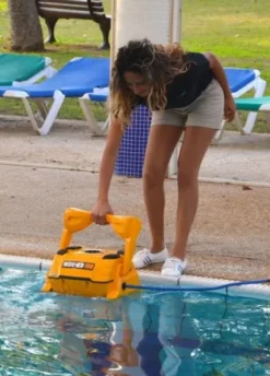 Dolphin Wave 100 Zwembadrobot 14 Dolphin Wave 100 Zwembadrobot -Zwembad Wereld dolphin wave 100 plaatsen in zwembad 1